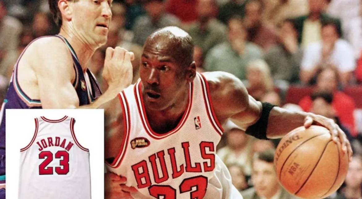 Subasta histórica: camiseta de Michael Jordan podría alcanzar los cien millones de dólares