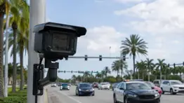 Oficial&nbsp;condecorado de Florida renuncia al revelarse  que utilizaba la red de cámaras Flock  para rastrear a su expareja