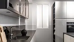 Ergonomía en la cocina: el arte de guardar con inteligencia y cuidar el cuerpo