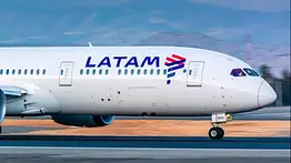 Avión de Latam causa alarma en Brasil: sufre excursión en la pista al aterrizar con 151 pasajeros