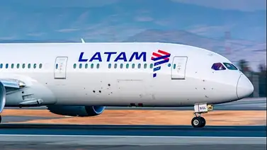 Avión de Latam causa alarma en Brasil: sufre excursión en la pista al aterrizar con 151 pasajeros Avión de Latam causa alarma en Brasil: sufre excursión en la pista al aterrizar con 151 pasajeros