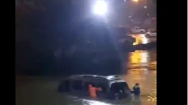 Reportan apartamentos inundados tras desbordamiento del río Guarenas Reportan apartamentos inundados tras desbordamiento del río Guarenas