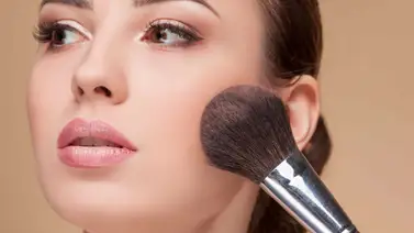 Trucos para difuminar el colorete y lucir radiante a los 40+ Trucos para difuminar el colorete y lucir radiante a los 40+