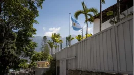 Argentina responde a Venezuela por revocar protección de Brasil sobre su embajada 
