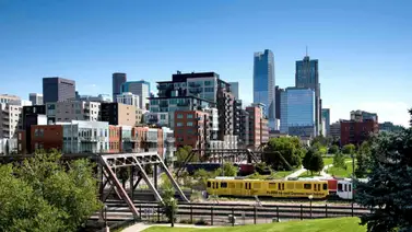 Denver habilitará otro refugio temporal para inmigrantes Denver habilitará otro refugio temporal para inmigrantes