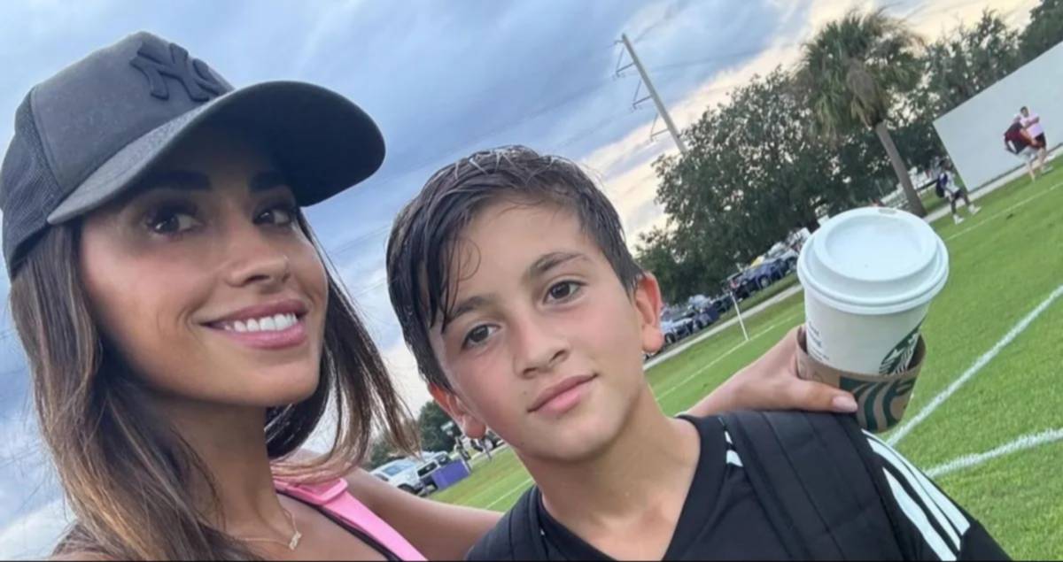 Antonela Roccuzzo muestra orgullosa a su nuevo acompañante (+FOTOS) Antonela Roccuzzo muestra orgullosa a su nuevo acompañante (+FOTOS)
