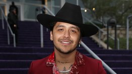 Christian Nodal asume reto religioso en España (+FOTOS)