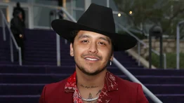 Christian Nodal asume reto religioso en España (+FOTOS)