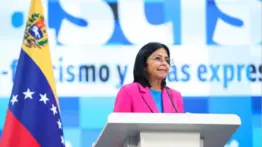 Delcy Rodríguez encabeza Congreso Mundial contra el Fascismo en Caracas