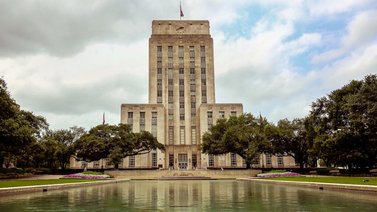Houston prevé ajustar las tarifas de impuestos