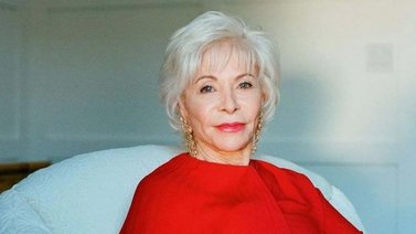 Barbie rinde homenaje a la escritora Isabel Allende