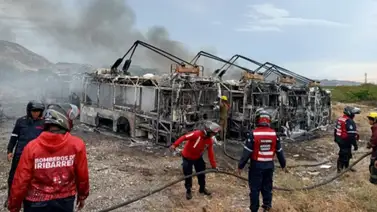 Más de 10 unidades afectadas por incendio en estacionamiento de Transbarca Más de 10 unidades afectadas por incendio en estacionamiento de Transbarca