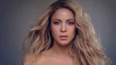 Shakira se baja molesta de la tarima de una discoteca en Miami (+Video)