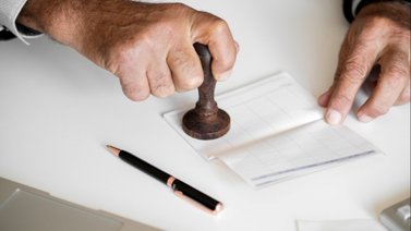 ¿Cómo legalizar los documentos universitarios en 2024?