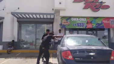 Venezolanos cantan y lavan autos para sobrevivir en Ciudad Juárez Venezolanos cantan y lavan autos para sobrevivir en Ciudad Juárez