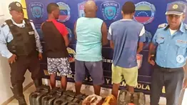 Capturan a tres sujetos por venta ilegal de gasolina (+Detalles)