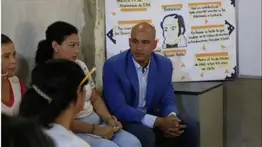 Ministerio de Educación inicia plan para ofrecer créditos a maestros