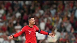 Fan de Cristiano Ronaldo es viral por imitar a su ídolo en su boda  