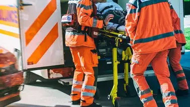 Miami | Héroe anónimo salva a conductor que quedó colgado de un puente  Miami | Héroe anónimo salva a conductor que quedó colgado de un puente