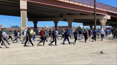 Capturan a cinco personas que trataban de pasar a Texas ilegalmente en un camión