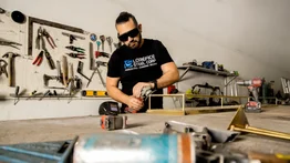 Venezolano Miguel Lorefice galardonado  por su trabajo como artista del metal
