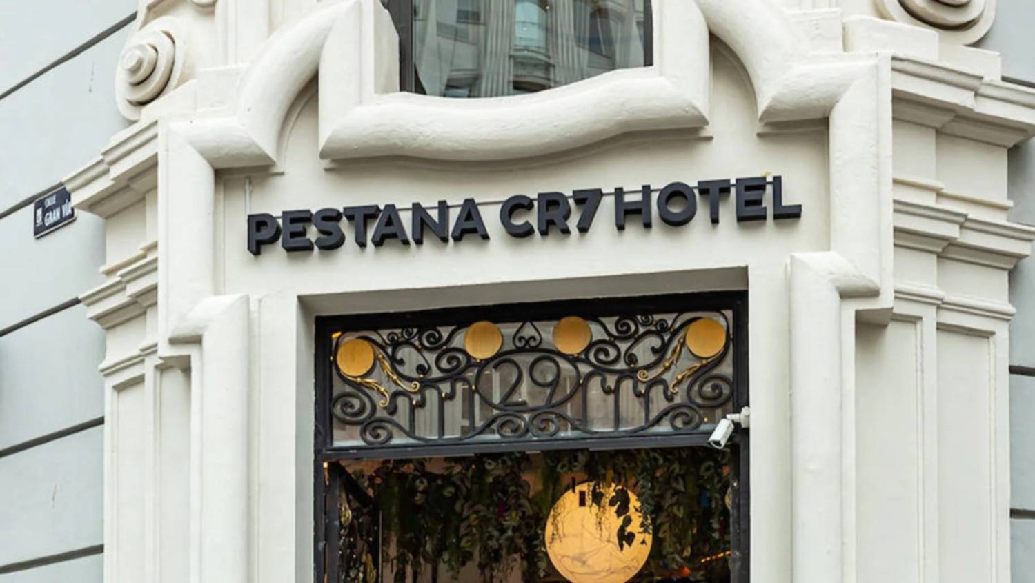 Cristiano Ronaldo ofrece sueldo insuperable por trabajar en sus hoteles Cristiano Ronaldo ofrece sueldo insuperable por trabajar en sus hoteles