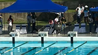Suspenden competencia de natación infantil en la UCV tras protesta Suspenden competencia de natación infantil en la UCV tras protesta