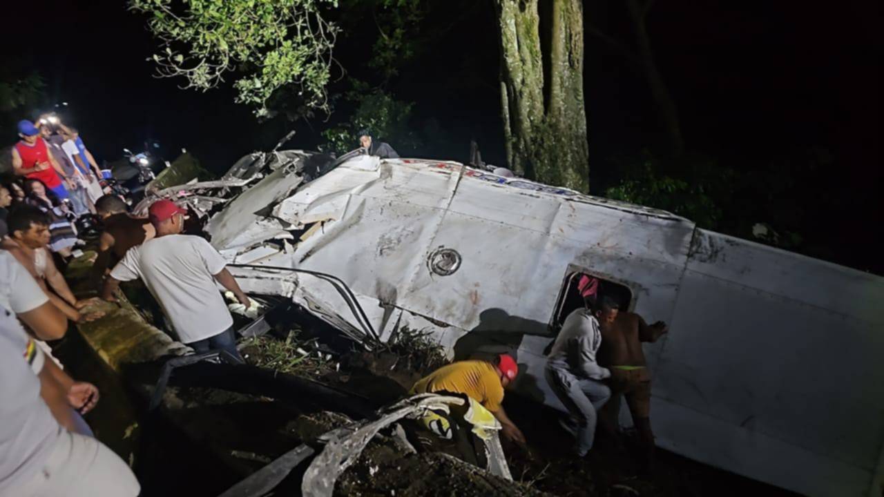 ¡En imágenes! Tragedia en la carretera de Choroní este 31 de agosto: reportan un muerto y múltiples heridos