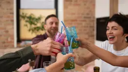 Estas populares bebidas también son consideradas cancerígenas: hasta aumentan el riesgo de contraer el VIH