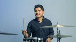 Oscar Mejía, el baterista venezolano cristiano que toca con ganadores de premios Billboard y Latin Grammy