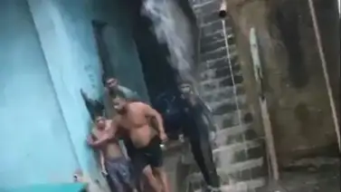 En imágenes: lluvias en La Guaira provocan inundaciones y arrastre de vehículos las últimas horas En imágenes: lluvias en La Guaira provocan inundaciones y arrastre de vehículos las últimas horas