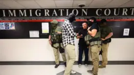 Inmigración en EE. UU.: nueva política podría retener a los inmigrantes durante años sin la posibilidad de una fianza