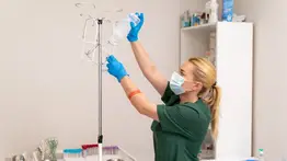 La sueroterapia carece de respaldo científico, advierte Robert H. Shmerling de Harvard Health Publishing