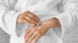 Rejuvenece tus manos: consejos esenciales de dermatólogos