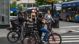 Ciclistas en alerta: Nueva York anuncia castigos inéditos por baterías de litio