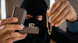 En video: banda delictiva arremete contra una joyería y deja a su dueño en estado crítico