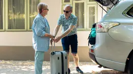 Las 10 claves para viajar seguro con una persona con Alzheimer: descubre lo importante que es la hora del día para un traslado