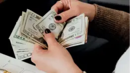 Salario mínimo en Florida se dispara: esto es lo que ganarás ahora y en 2026