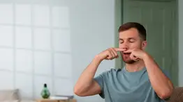 Dejarás de hurgarte la nariz: Un estudio alerta enfermedad neurodegenerativa