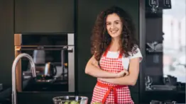 Facilita tu día en la cocina con el ingrediente que todos tienen en casa: te sorprenderá sus usos