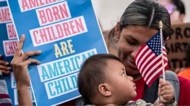La guía para padres: cómo pedir la ciudadanía estadounidense para tu hijo nacido en el extranjero La guía para padres: cómo pedir la ciudadanía estadounidense para tu hijo nacido en el extranjero