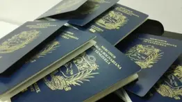 ¡Atención venezolanos en Madrid! Nuevo lote de pasaportes llega al consulado: siga estos pasos para retirarlo