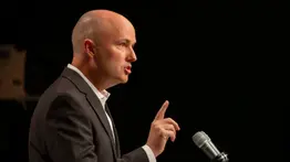 ¿Las redes sociales influyeron en el asesinato de Charlie Kirk? Lo que advierte el gobernador de Utah