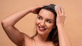 La planta rica en vitaminas que nutre y alisa el cabello: esta es manera correcta de aplicarla