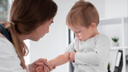Experta dermatóloga alerta sobre el cuidado de tu piel:  revela desde qué edad hay que prevenir la dermatitis