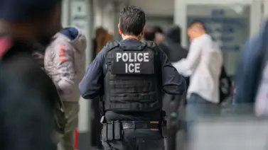 Este condado de Illinois se enfrenta a ICE: presentan una resolución para denunciar sus prácticas engañosas Este condado de Illinois se enfrenta a ICE: presentan una resolución para denunciar sus prácticas engañosas