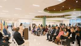 Nueva escuela en Queens: ¿Por qué miles de niños hispanos la esperaban con ansias?
