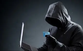 ¡Atención, adultos mayores! Estas son las estafas por correo más comunes para robar datos bancarios