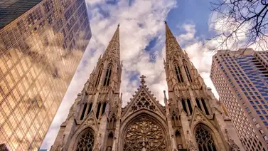 Nueva York celebra a sus inmigrantes: conozca donde queda la catedral que los honra con un enorme mural Nueva York celebra a sus inmigrantes: conozca donde queda la catedral que los honra con un enorme mural