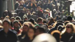¡Adiós a la explosión demográfica! Expertos revelan que la población mundial no crecerá como se esperaba 